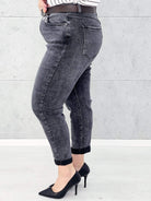 Spodnie jeansowe StylowaXL – nowoczesny fason i perfekcyjne dopasowanie w modzie plus size. M.Sara Stylowa XL