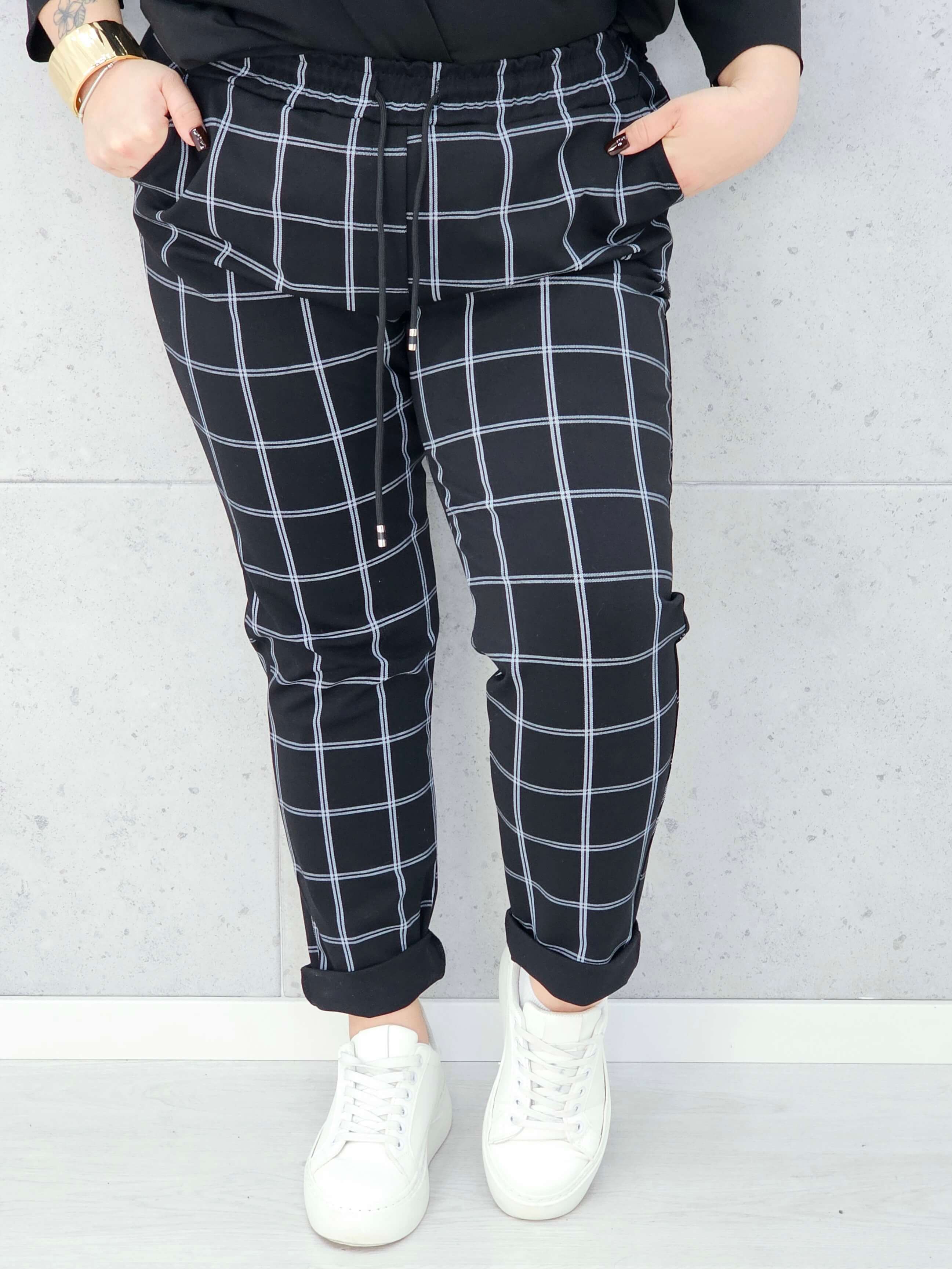 spodnie w kratkę czarne plus size Stylowa XL – całość