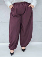 spodnie plus size z kieszeniami i luźnym krojem całość 