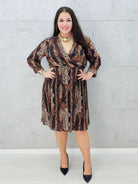 Sukienka plus size brązowa z plisowanym dołem – Stylowa XL