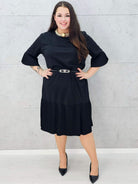 Stylizacja z elegancką sukienką midi – Stylowa XL