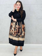 Sukienka midi XXL z modnym motywem koni – przód